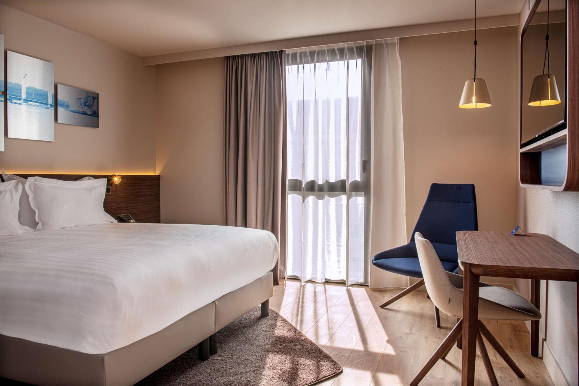 เรดิสัน บลู โฮเทล รูอ็อง ซองทร์ Hotel รูออง ภายนอก รูปภาพ